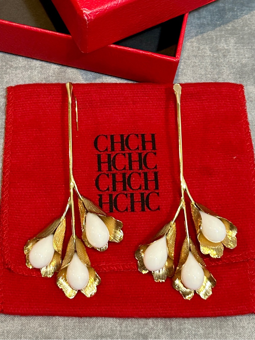 Carolina Herrera White Resin Calla Lily Flower Drop Earrings Gold Tone
